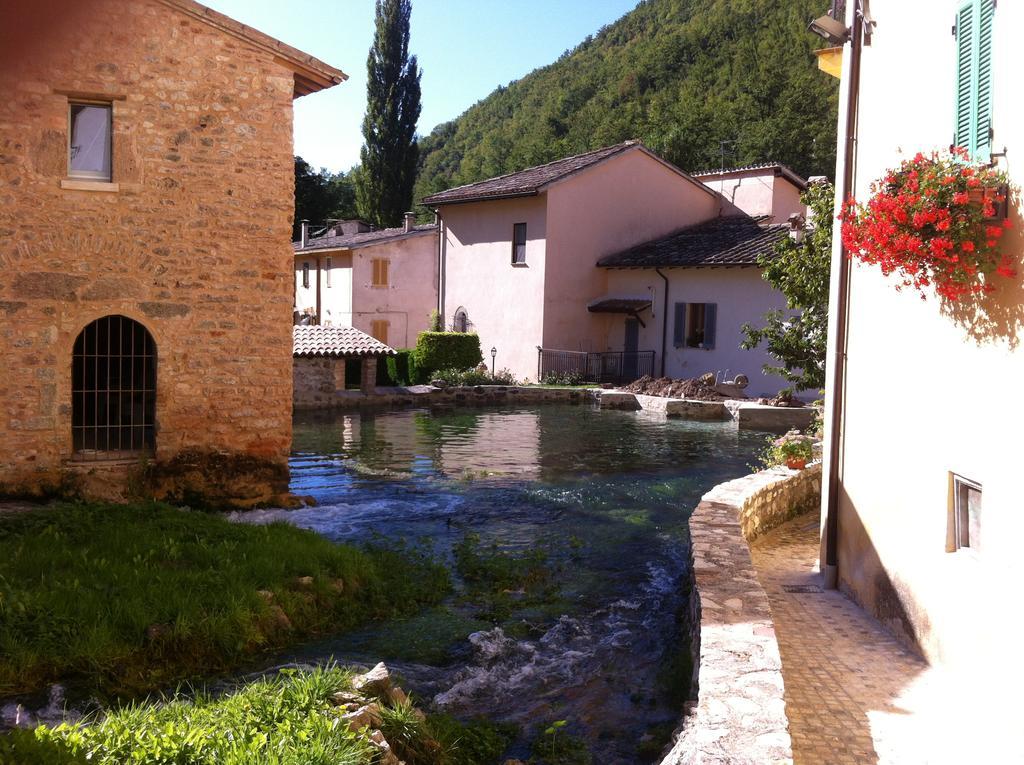 Residence Menotre Rasiglia Exterior foto