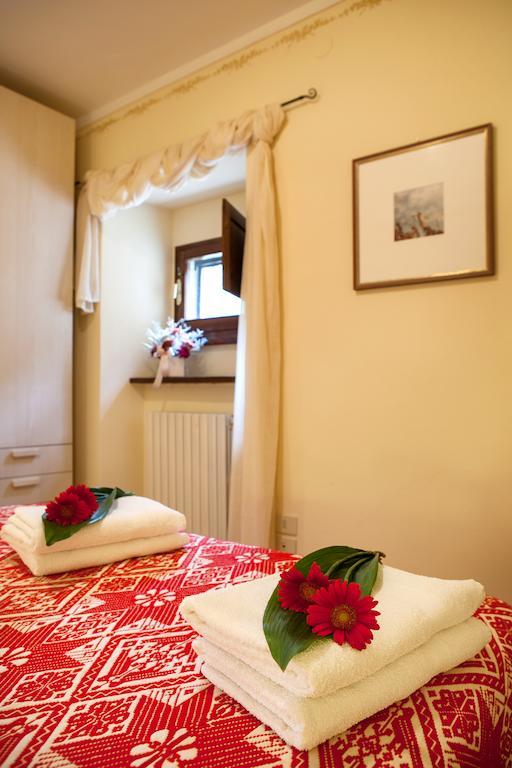 Residence Menotre Rasiglia Zimmer foto